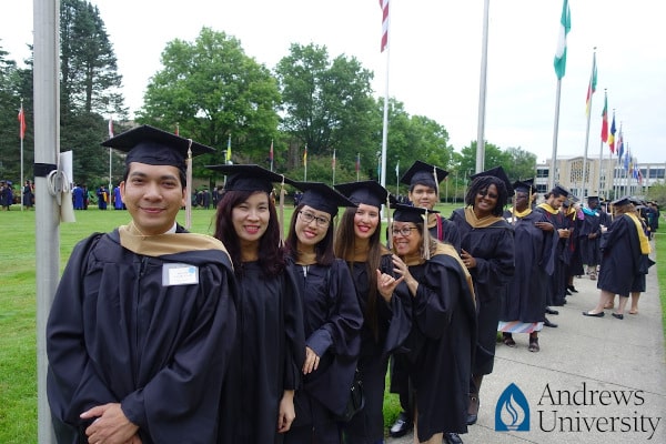 học viên MBA Andrews dự lễ tốt nghiệp tại Mỹ